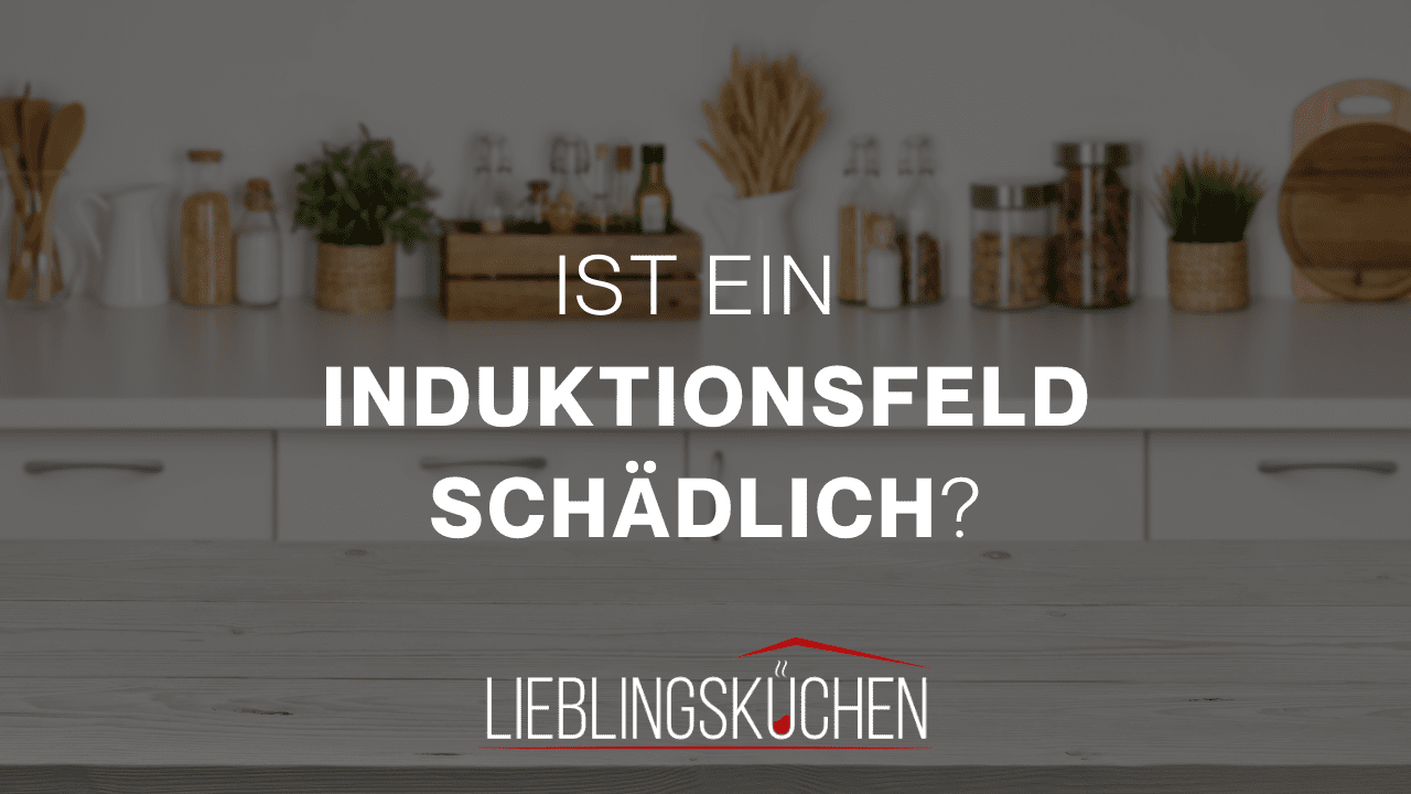 Küchenstudio Eine Küche mit den Worten ist ein indktionfeld schachlich.